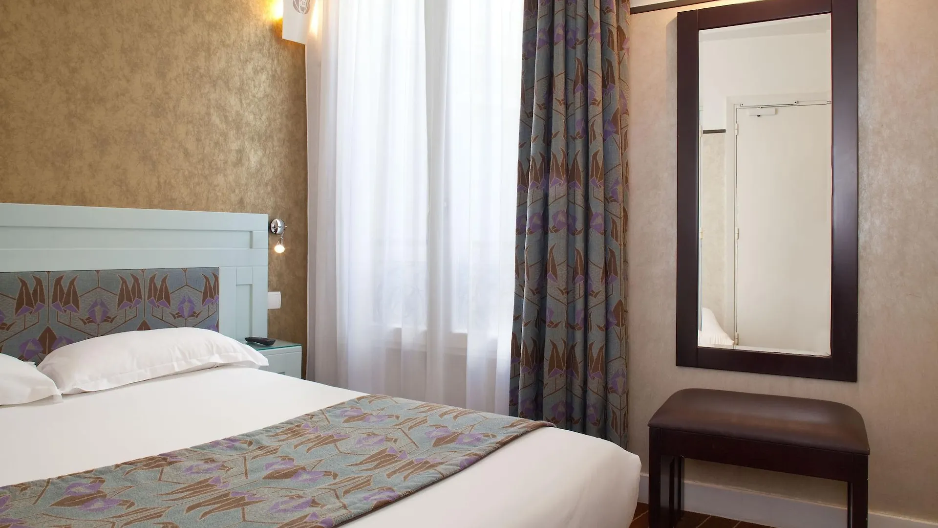 Hotel Eiffel Seine 3*