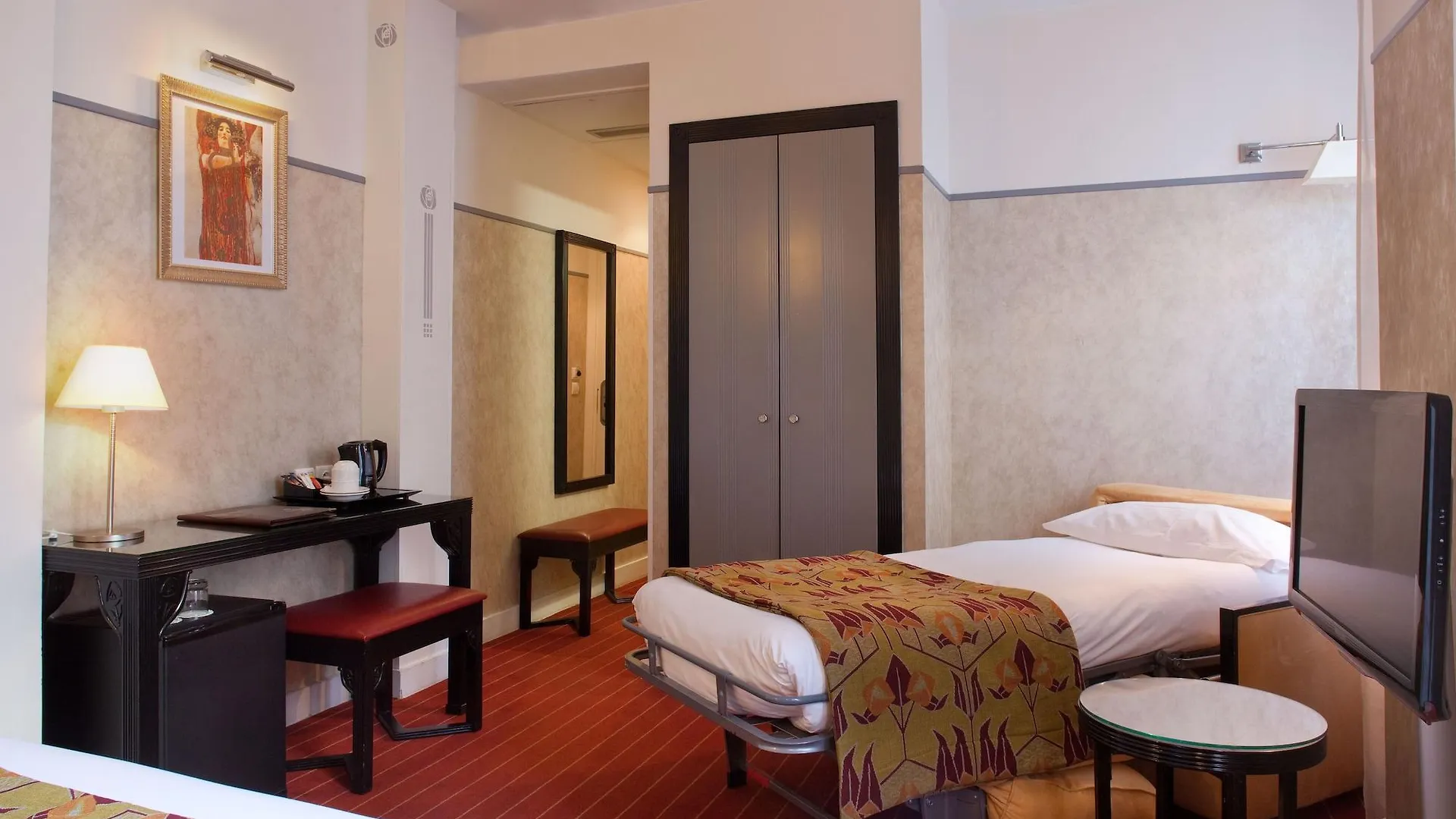 Hotel Eiffel Seine 3*