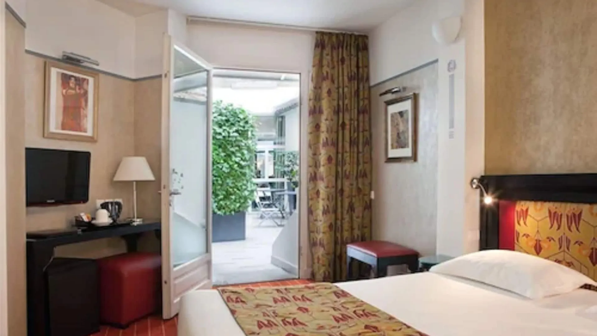 Hotel Eiffel Seine 3*