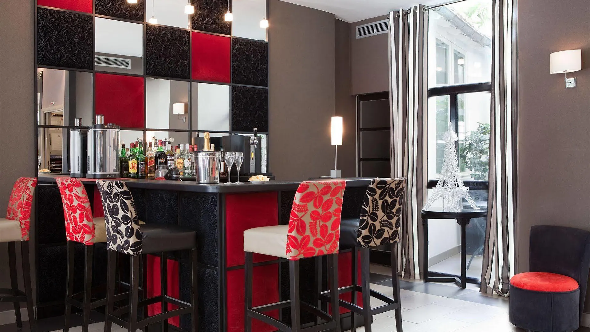 Hotel Eiffel Seine